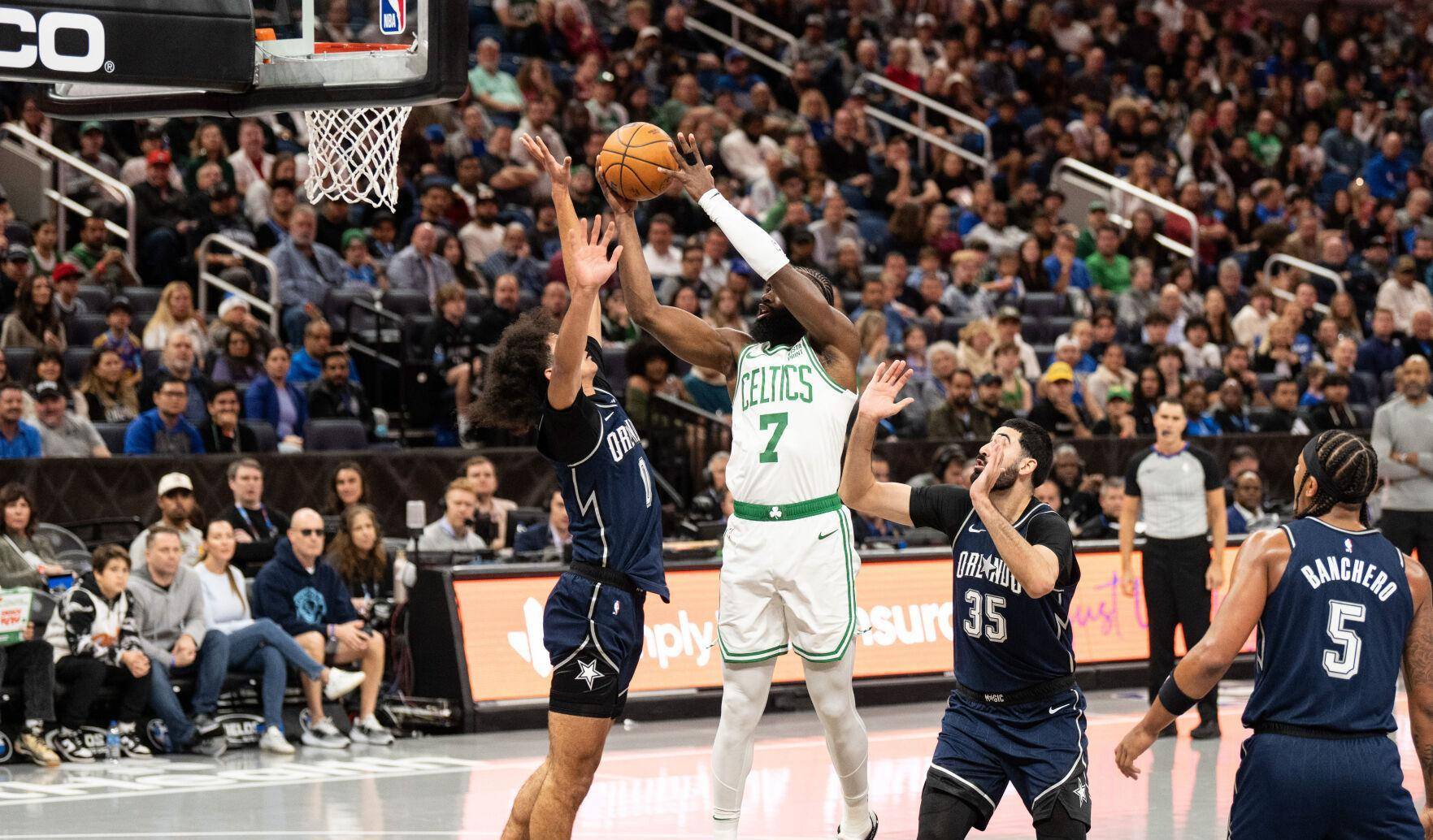 凯发体育官网-NBA西部榜首之争激烈，凯尔特人虐胜活塞